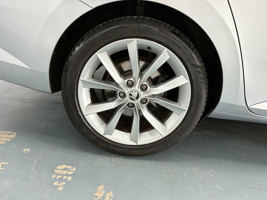 Skoda Superb Sportline Tdi White #17
