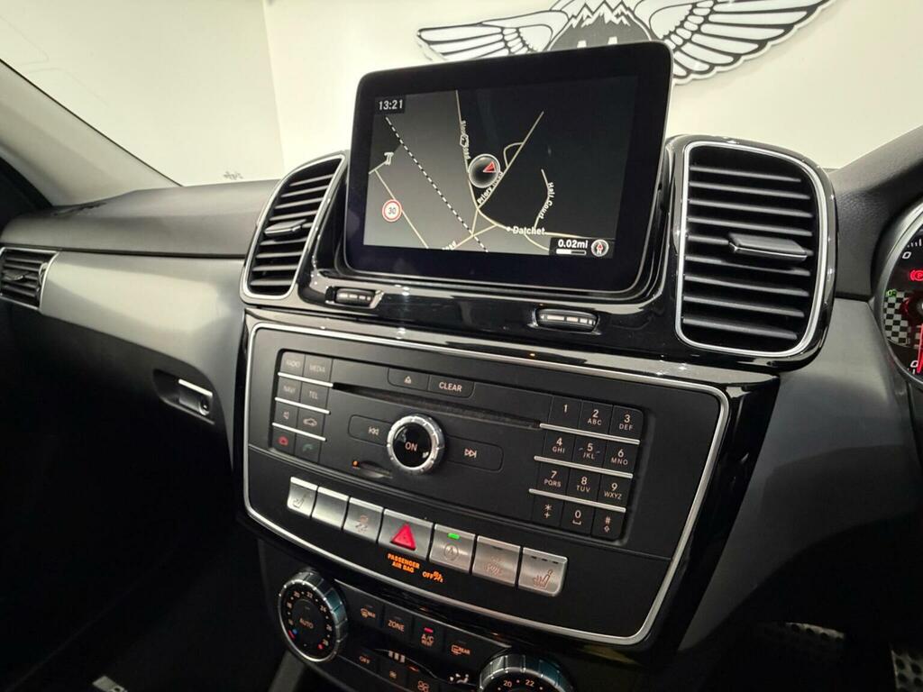 Mercedes-Benz GLE Class Gle 250D 4Matic Amg Line 9G-tronic White #32