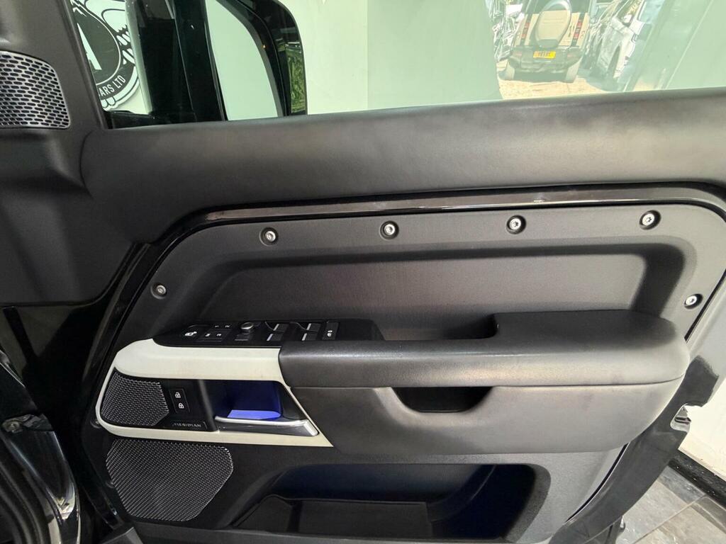 Land Rover Defender 110 First Edition Green #27