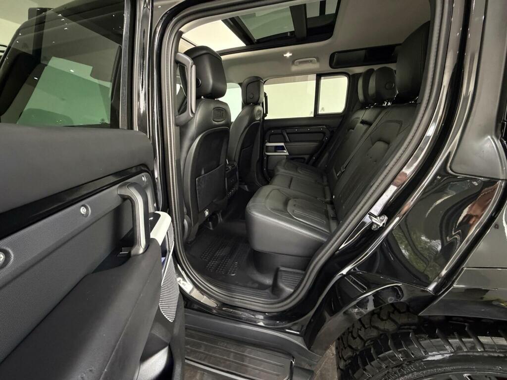 Land Rover Defender 110 First Edition Green #17