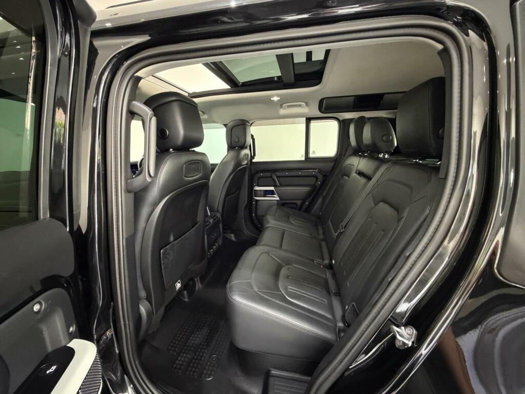 Land Rover Defender 110 First Edition Green #16