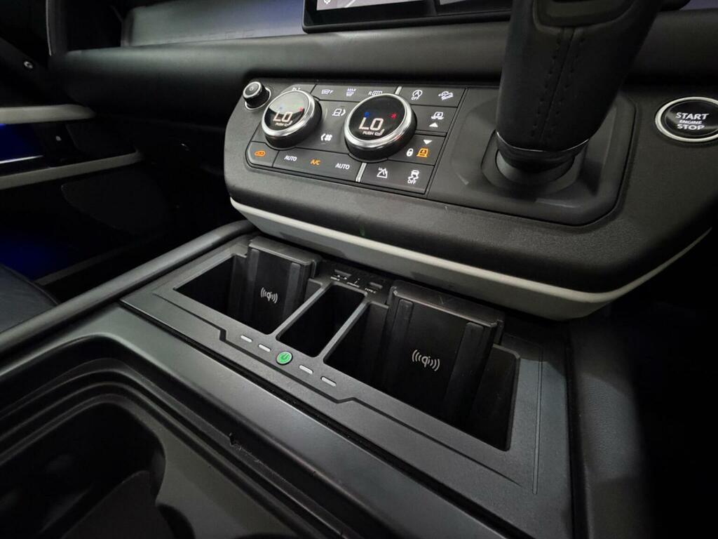 Land Rover Defender 110 First Edition Green #47