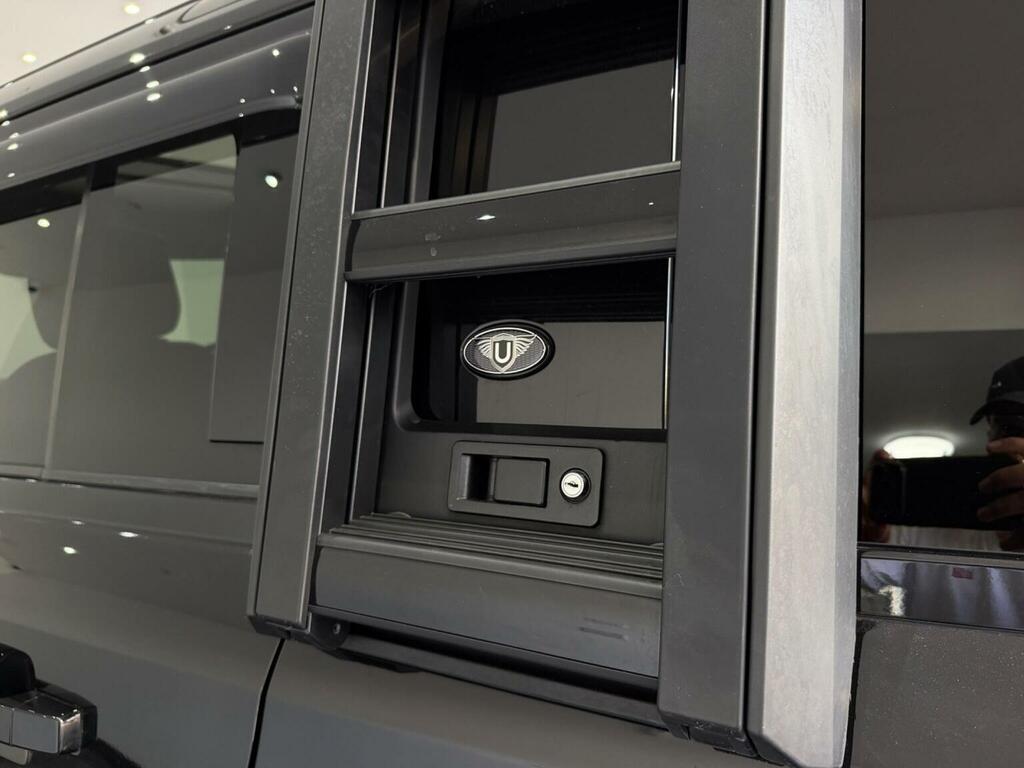 Land Rover Defender 110 First Edition Green #26