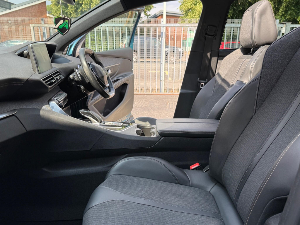 Peugeot 5008 1.2 Puretech Active Black #44