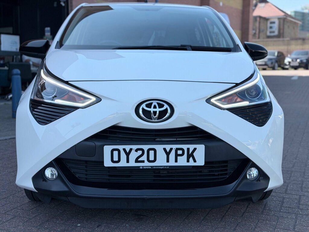 Toyota Aygo 1.0 Vvt-i X-trend Funroof X-shift Euro 6 OY20YPK White #2