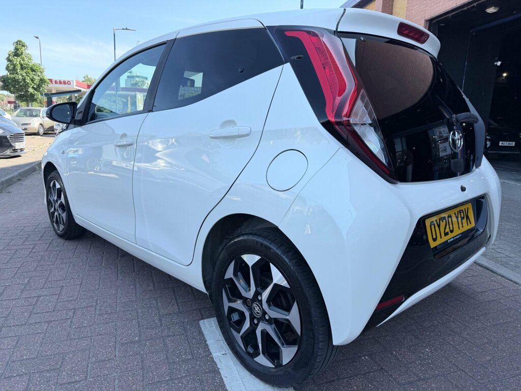 Toyota Aygo 1.0 Vvt-i X-trend Funroof X-shift Euro 6 OY20YPK White #4