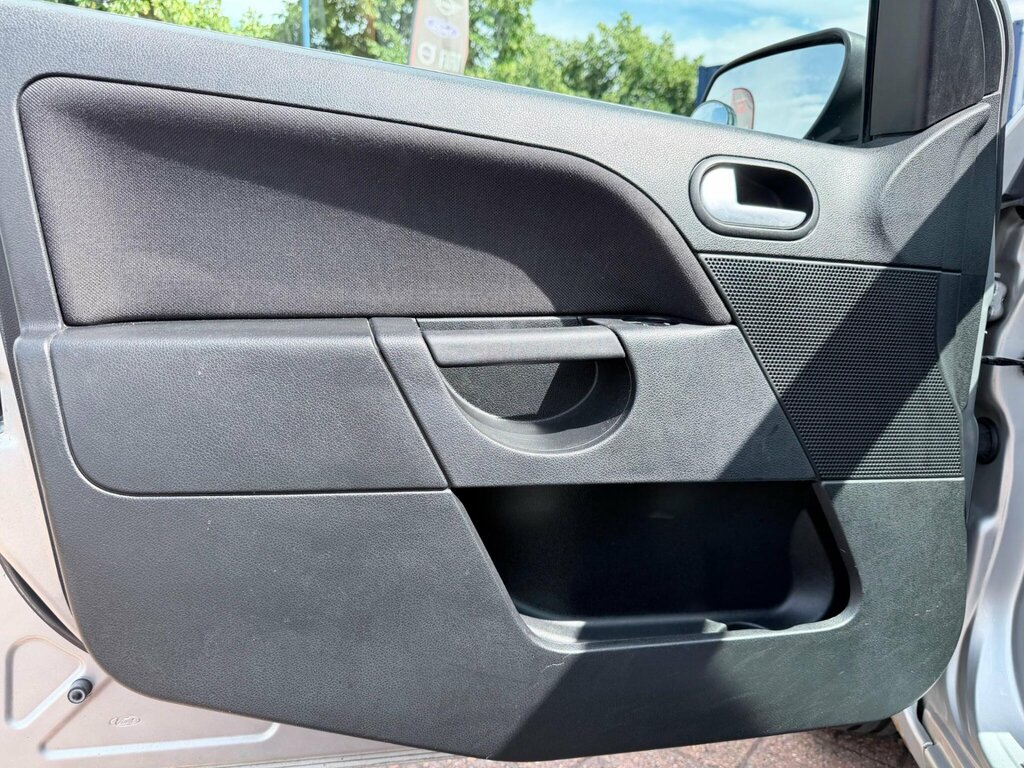 Ford Fiesta Freedom 16V 5-Door Black #33
