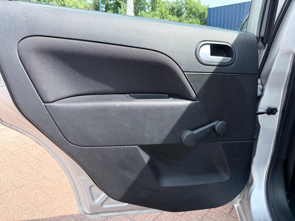 Ford Fiesta Freedom 16V 5-Door Black #36