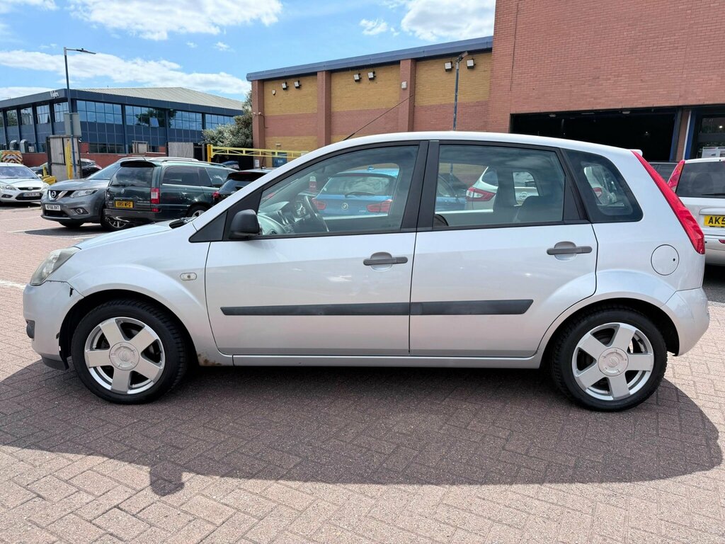 Ford Fiesta Freedom 16V 5-Door Black #10