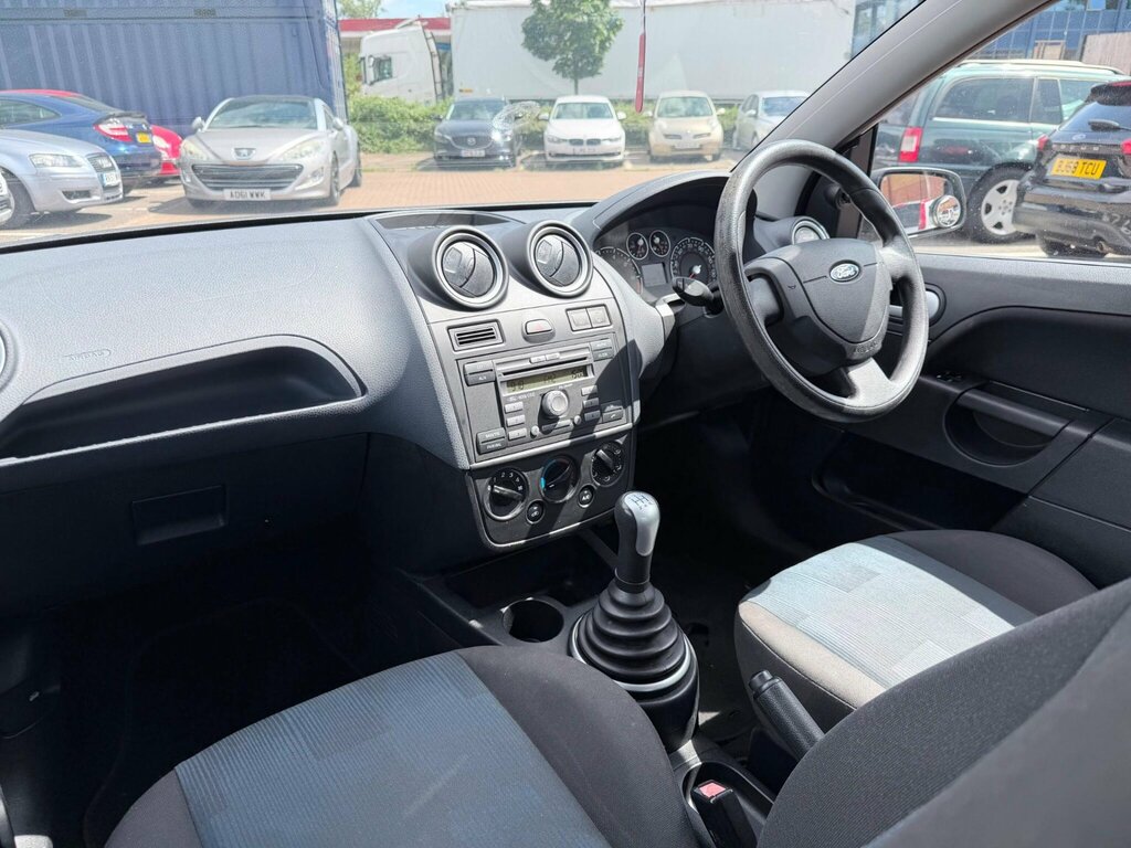 Ford Fiesta Freedom 16V 5-Door Black #16