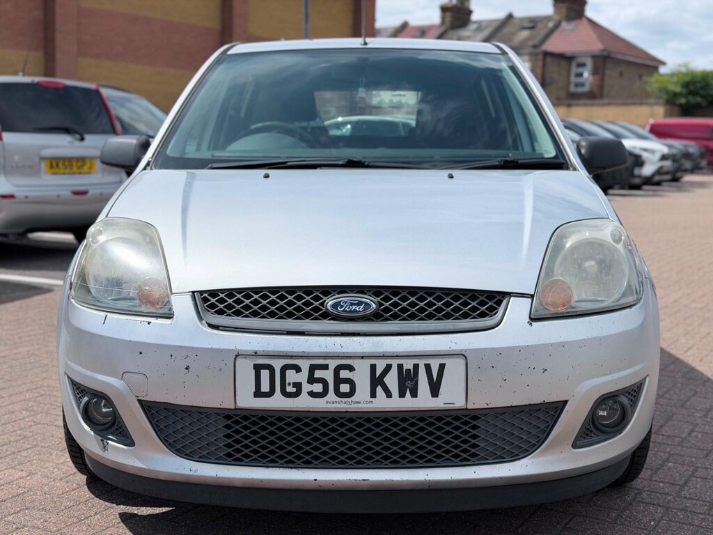 Ford Fiesta Freedom 16V 5-Door Black #2