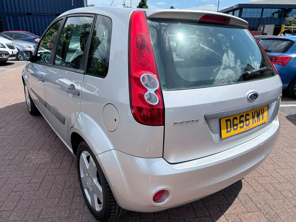 Ford Fiesta Freedom 16V 5-Door Black #4