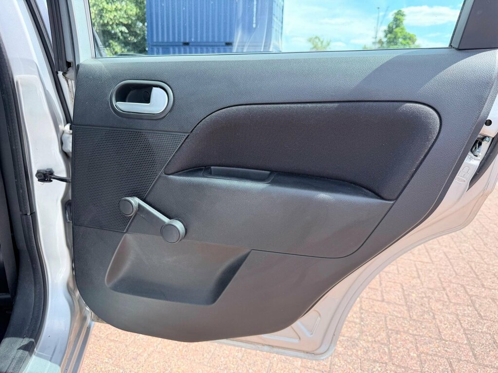 Ford Fiesta Freedom 16V 5-Door Black #31