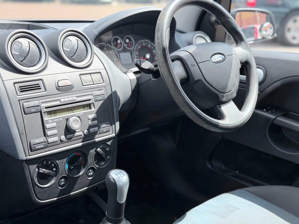 Ford Fiesta Freedom 16V 5-Door Black #18