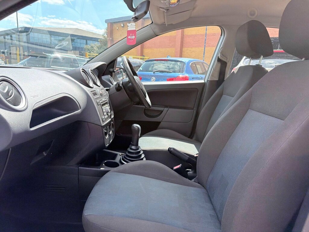 Ford Fiesta Freedom 16V 5-Door Black #41