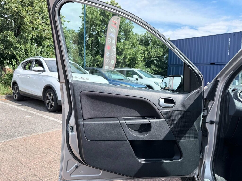 Ford Fiesta Freedom 16V 5-Door Black #35