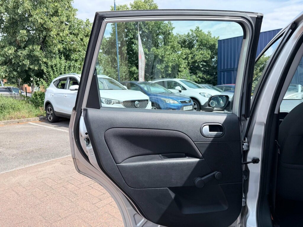 Ford Fiesta Freedom 16V 5-Door Black #37
