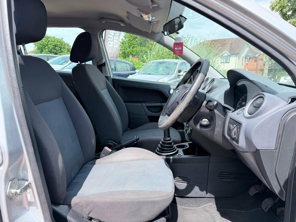 Ford Fiesta Freedom 16V 5-Door Black #22
