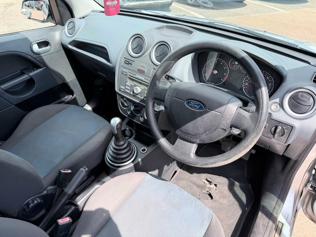 Ford Fiesta Freedom 16V 5-Door Black #17