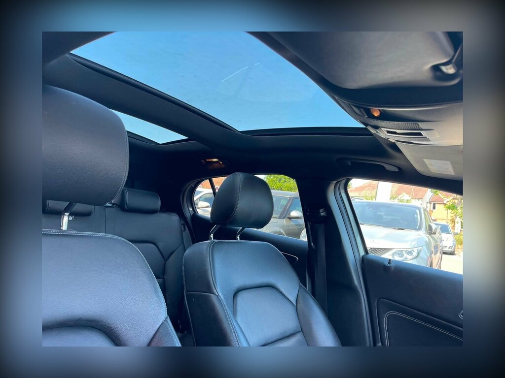 Mercedes-Benz GLA Class 2.1 Gla220d Amg Line White #25