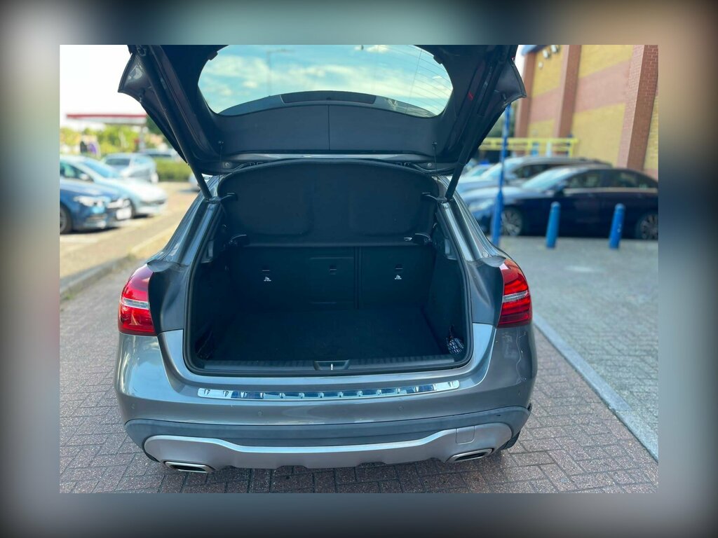 Mercedes-Benz GLA Class 2.1 Gla220d Amg Line White #36
