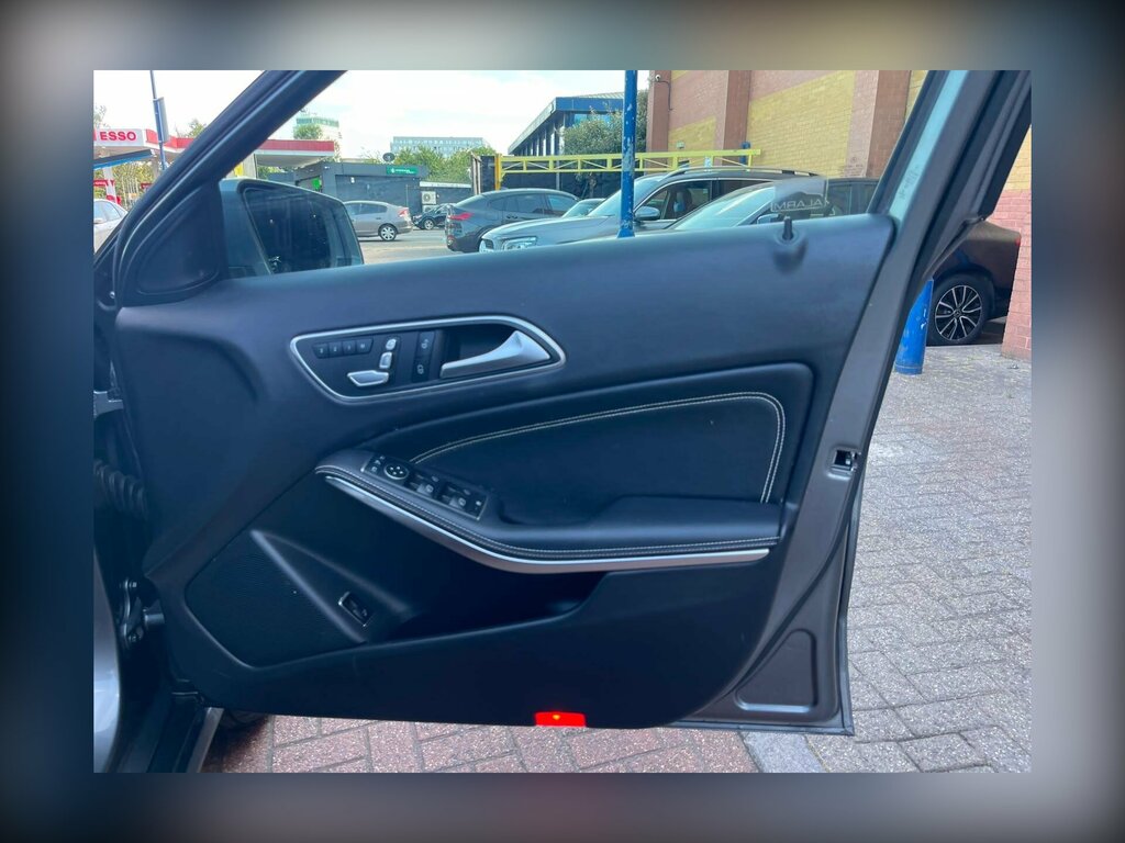 Mercedes-Benz GLA Class 2.1 Gla220d Amg Line White #31