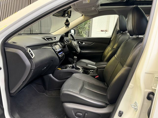 Nissan X-Trail 1.6 Dig-t Tekna 5-Door Station Wagon Red #10