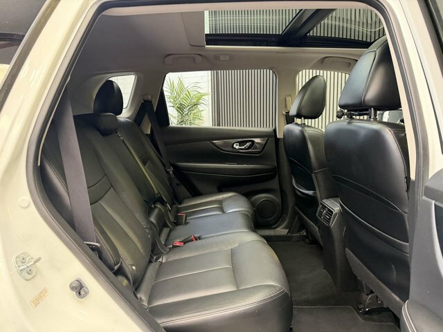 Nissan X-Trail 1.6 Dig-t Tekna 5-Door Station Wagon Red #11