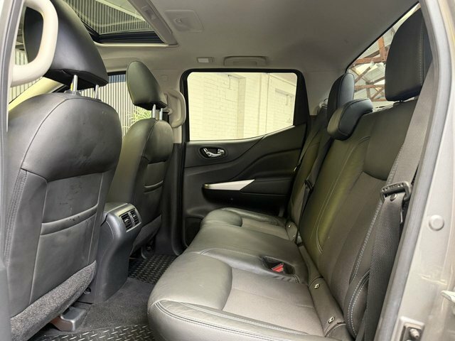 Nissan Navara Dci Acenta Black #12