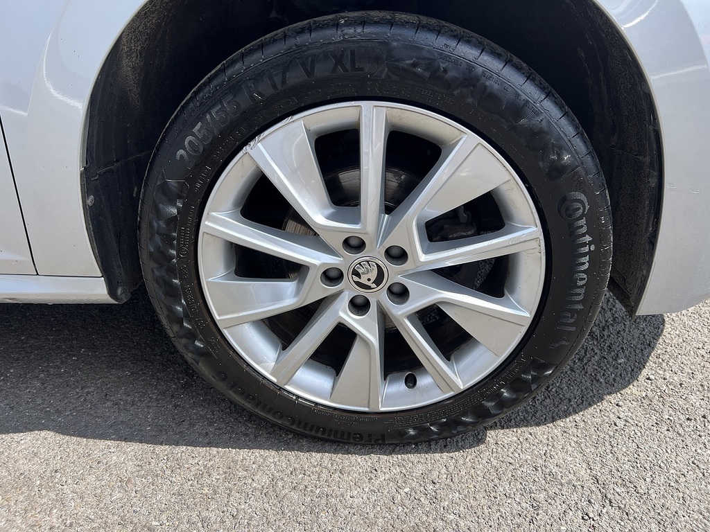 Skoda Kamiq 1.5 Tsi Act Se Drive Suv Dsg Euro 6 S SD23ZHZ Silver #5