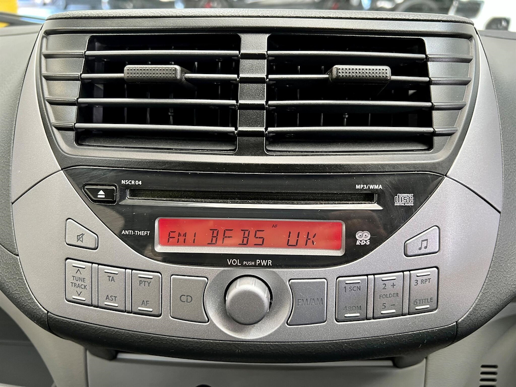 Nissan Pixo N-tec 5-Door Low Tax Low Insurance Silver #26