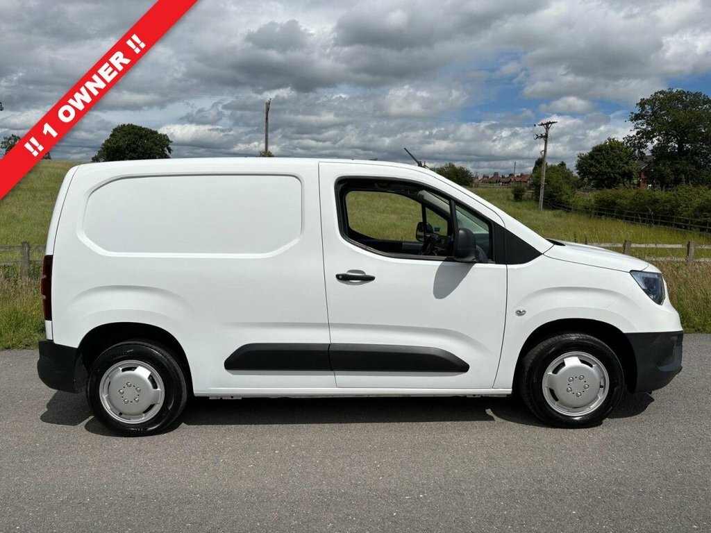 Vauxhall Combo 1.5L Edition White