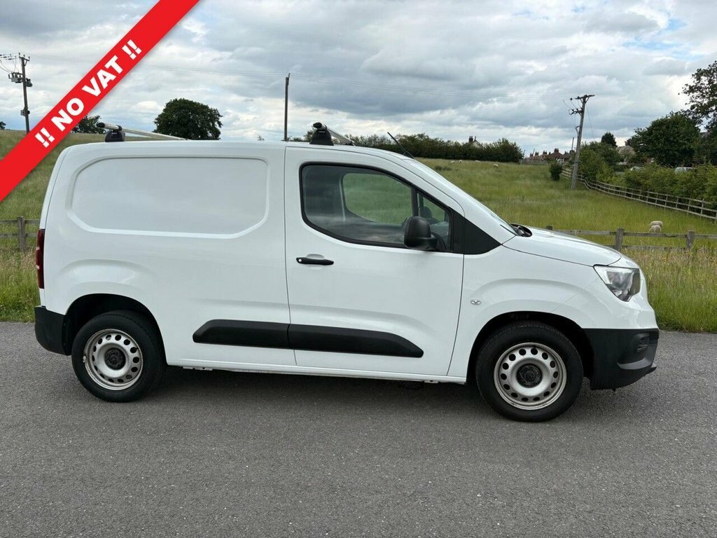 Vauxhall Combo 1.5L Dynamic White