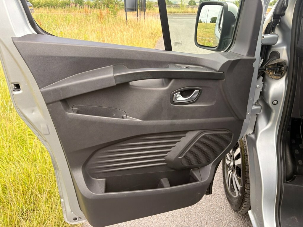 Renault Trafic Sl28 Dci 130 Business Plus Swb Low Roof 20389 White #13