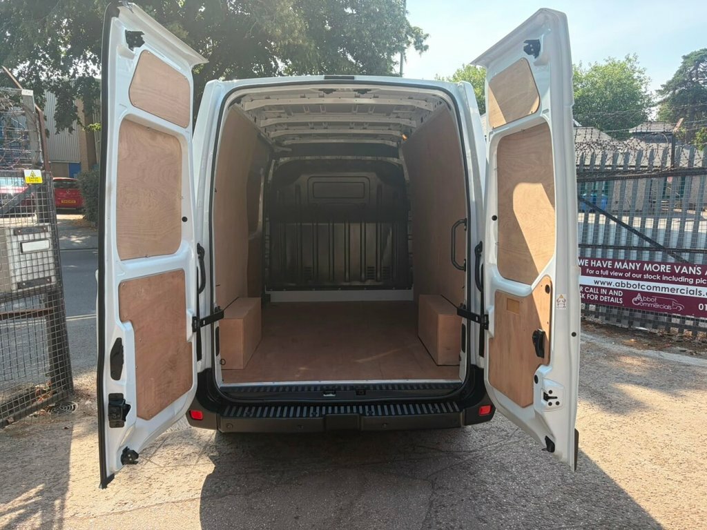 Nissan InterStar 2.3L Tekna White #3