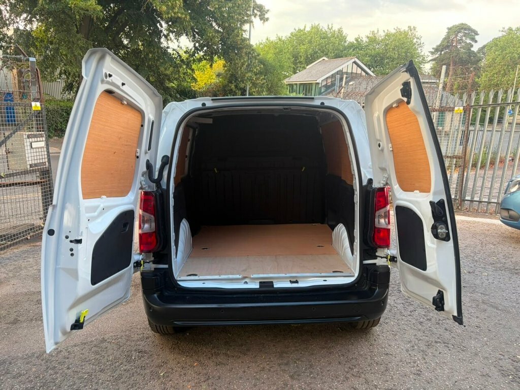 Peugeot Partner 1.5L Professional Premium White #3