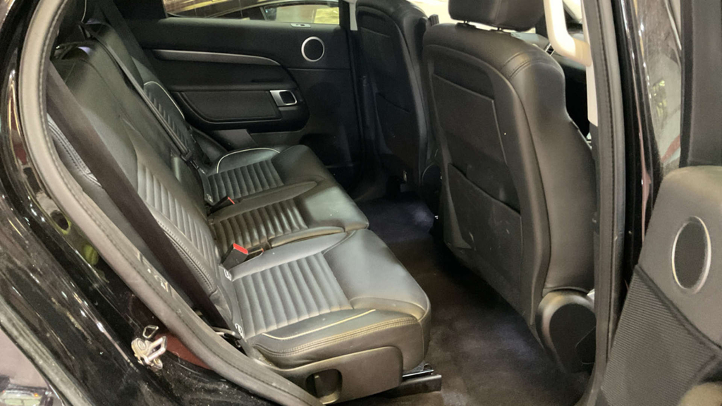 Land Rover Discovery Sdv6 Hse Black #6