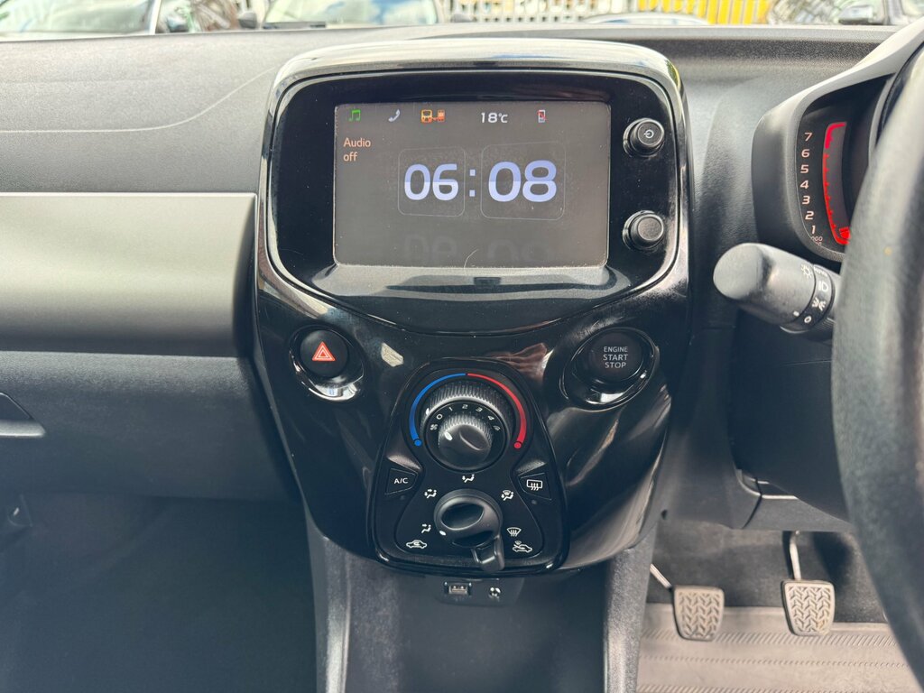 Peugeot 108 1.2 Puretech Allure Euro 6 Yellow #27