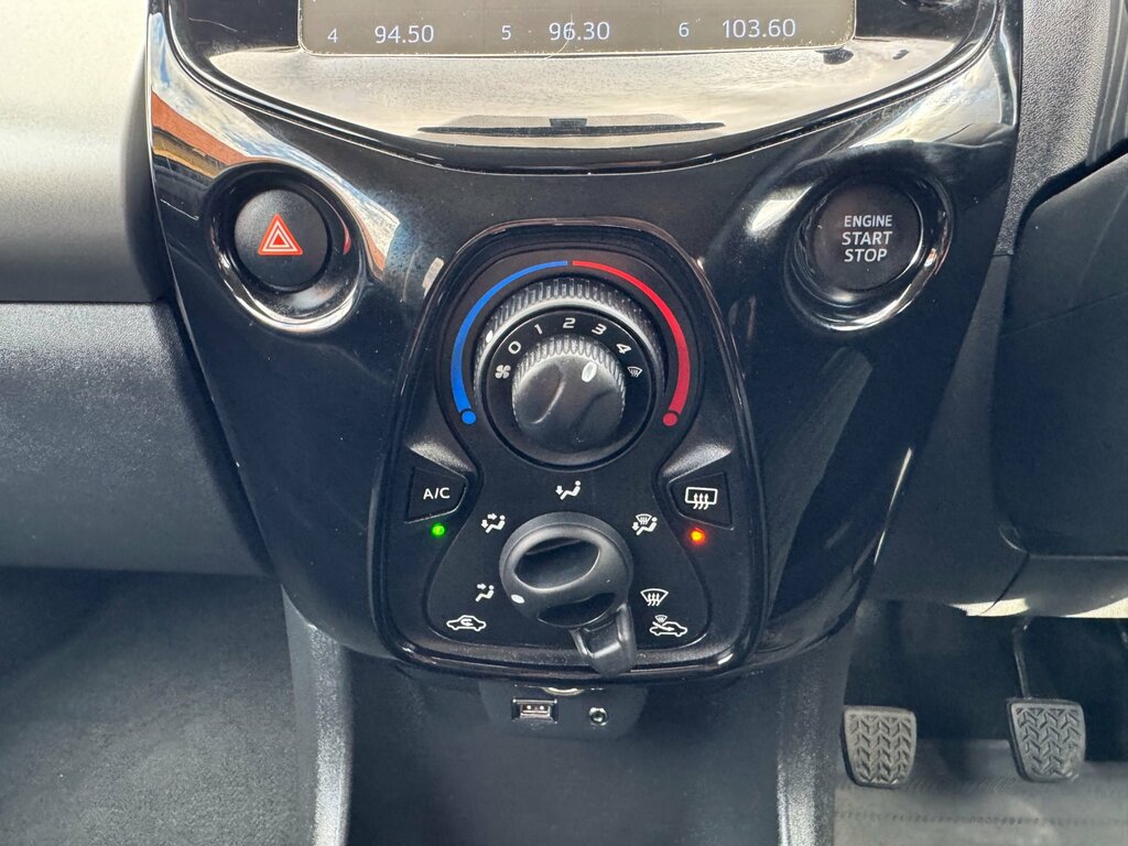 Peugeot 108 1.2 Puretech Allure Euro 6 Yellow #36