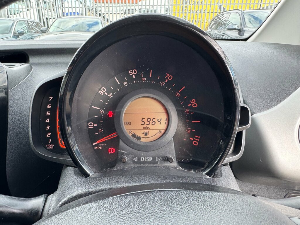 Peugeot 108 1.2 Puretech Allure Euro 6 Yellow #25