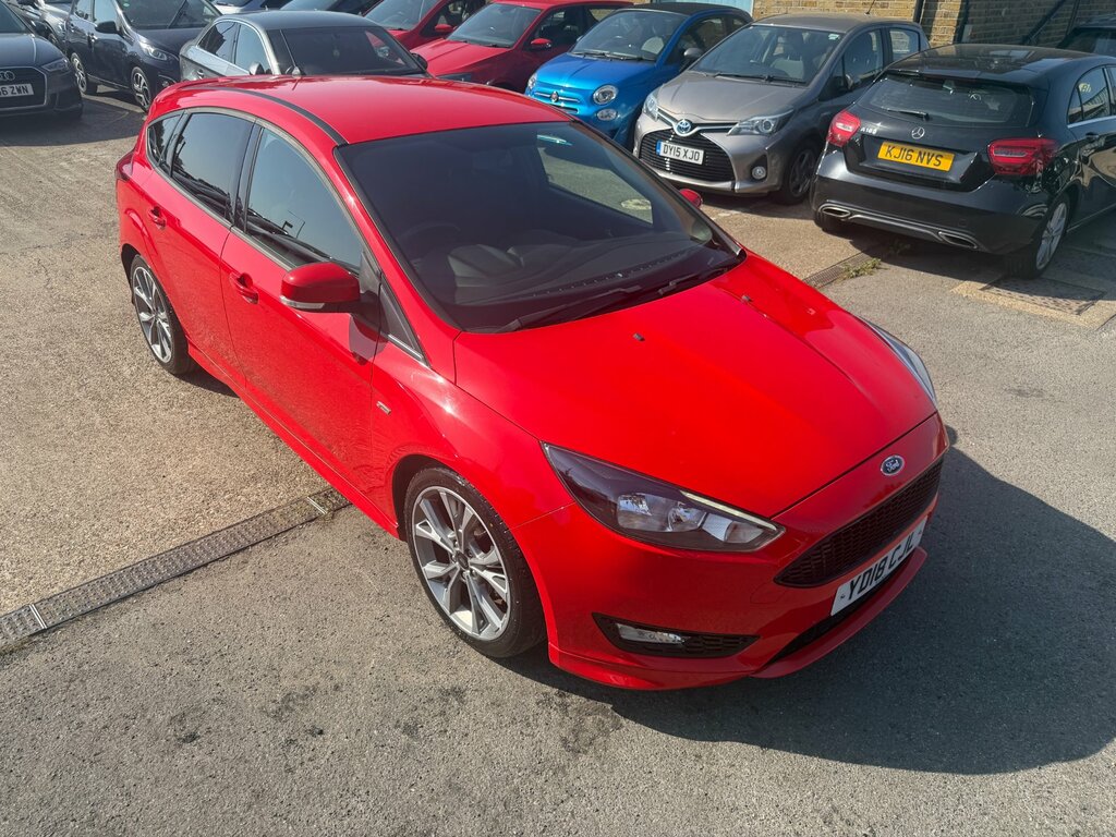 Ford Focus 1.0T Ecoboost St-line Hatchback Red #2