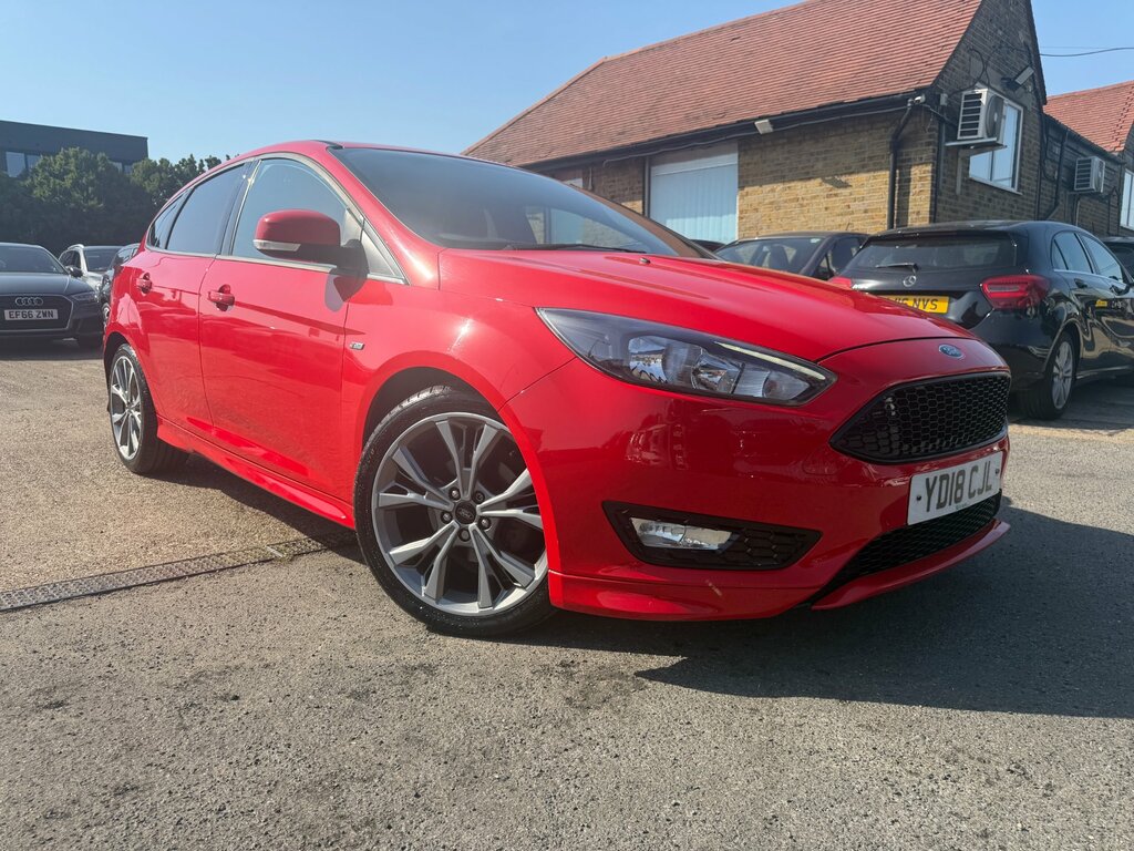 Ford Focus 1.0T Ecoboost St-line Hatchback Red