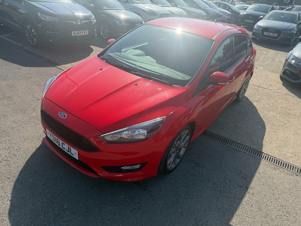 Ford Focus 1.0T Ecoboost St-line Hatchback Red #4