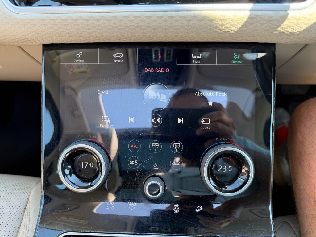 Land Rover Range Rover Velar R-dynamic Hse White #26