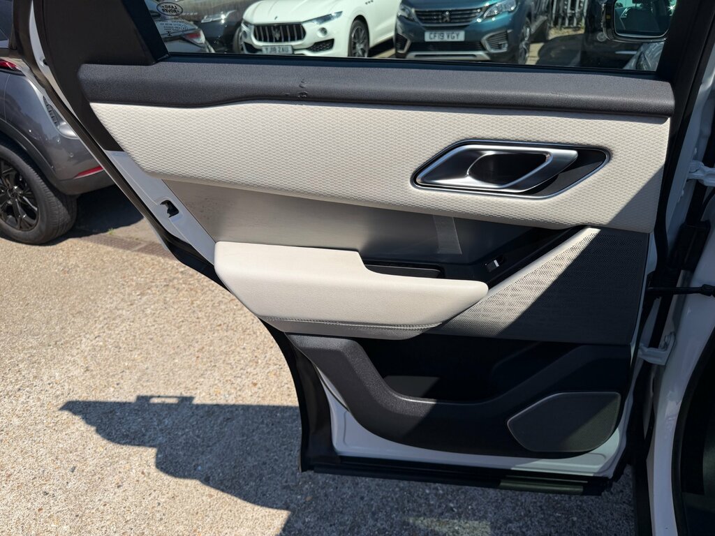 Land Rover Range Rover Velar R-dynamic Hse White #52