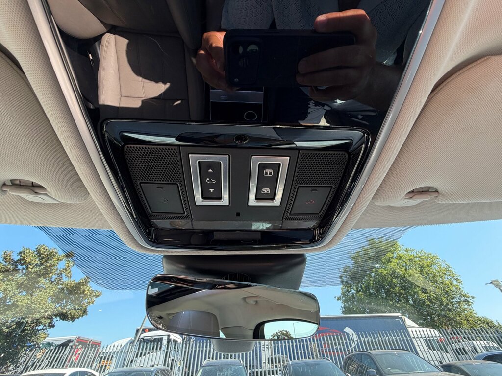 Land Rover Range Rover Velar R-dynamic Hse White #38