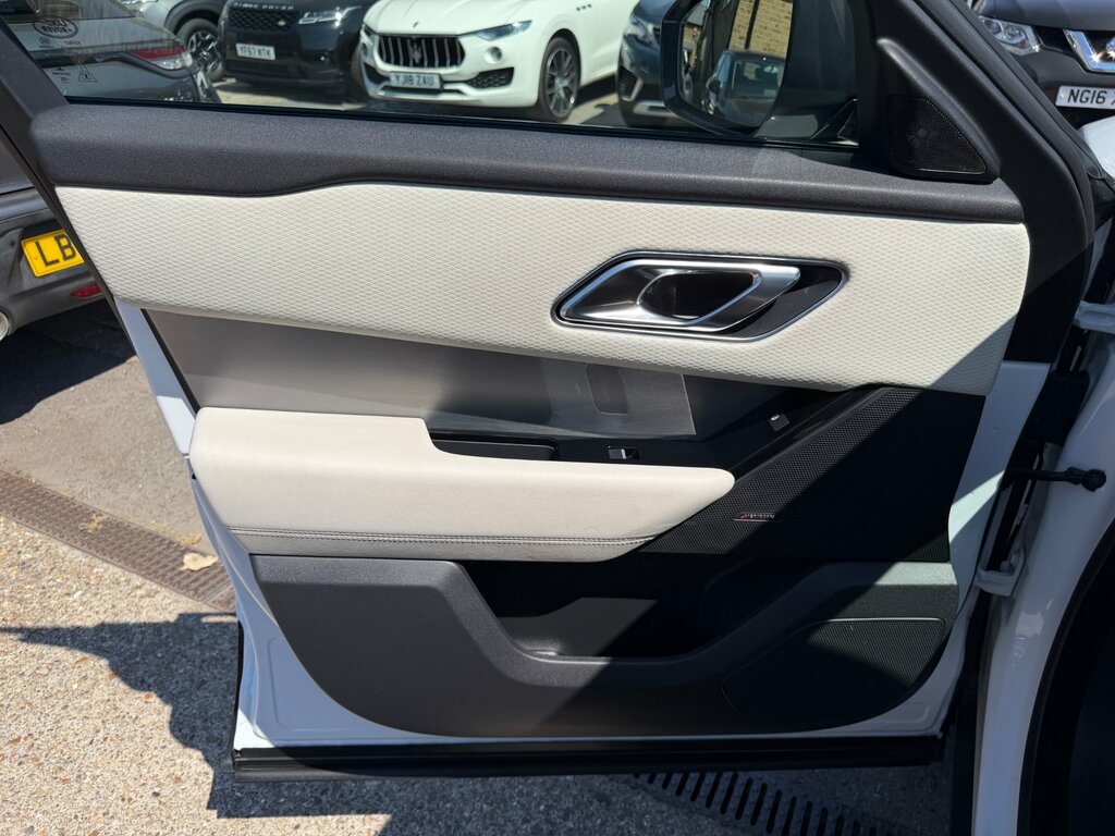 Land Rover Range Rover Velar R-dynamic Hse White #54