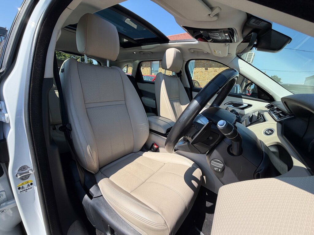 Land Rover Range Rover Velar R-dynamic Hse White #19