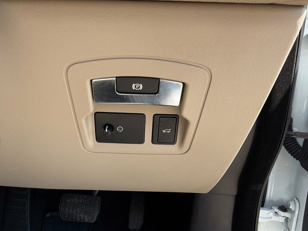 Land Rover Range Rover Velar R-dynamic Hse White #31