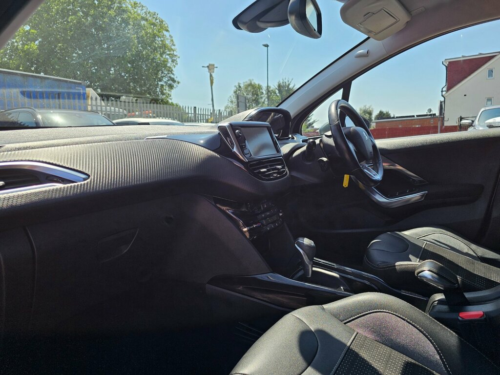 Peugeot 2008 Puretech Active Red #24